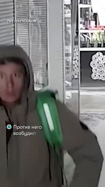 Курьер пнул в лицо старушку - декабрь 2025 года