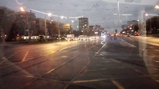 Красивый вечер на Преображенской площади из окна трамвая. Выглядит очень эпично.