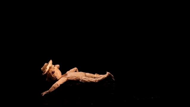 ТРИ ЭТЮДА С БУМАЖНОЙ КУКЛОЙ