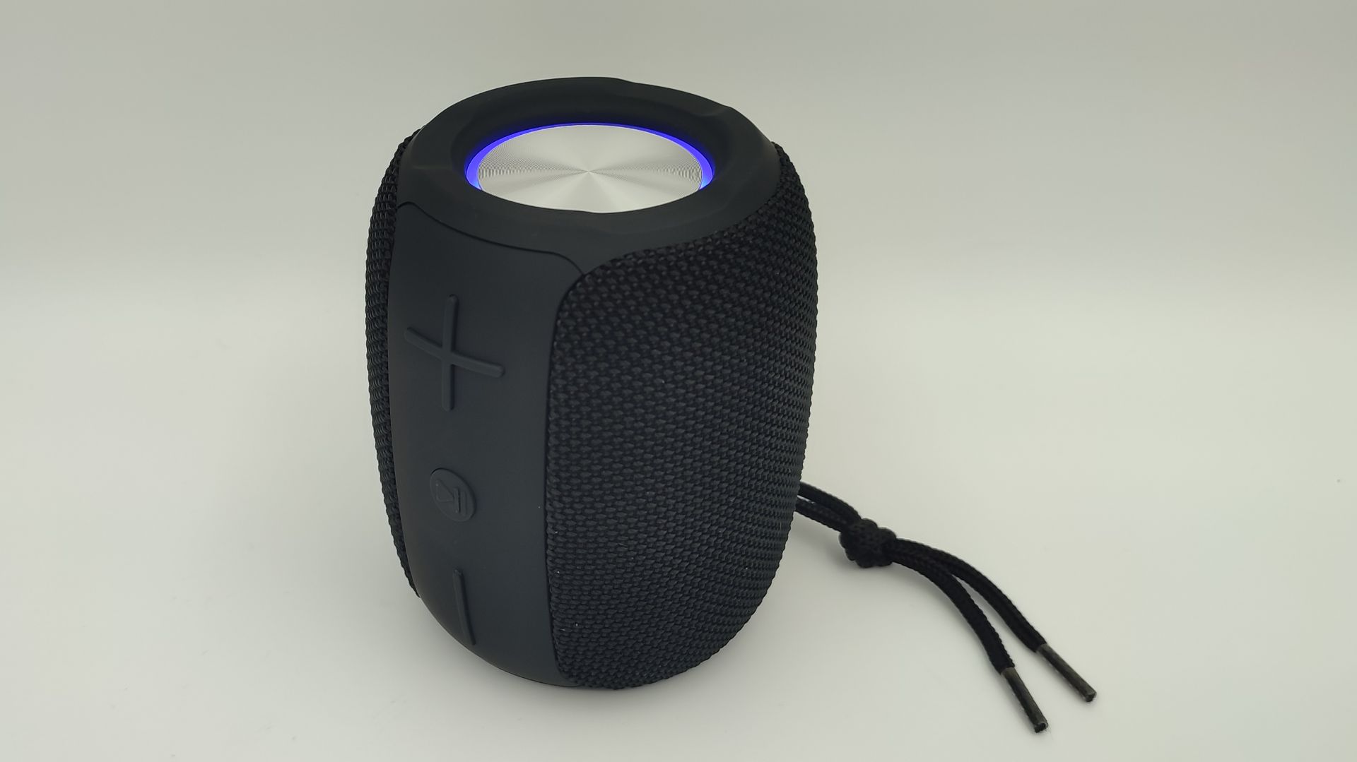 Обзор портативной колонки QUMO BatteryBeats ВТ 0050