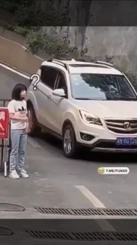 262. Девочка удивилась😂😂😂😂 #приколы #юмор #смешныевидео #мемы #смех #shortvideo#shorts #funny