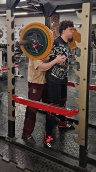 Как лучше приседать в бинтах или пусть колени сами укрепляются