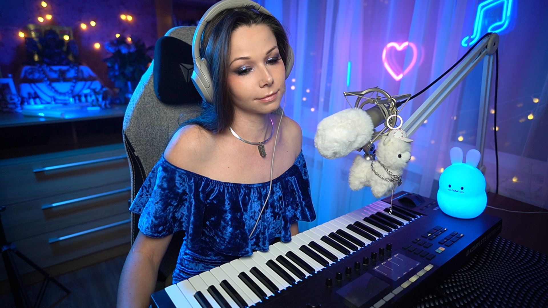 🎹 Беседуем и поём под фортепиано 🎹 | #ламповыйстрим #девушкастримит #пианино