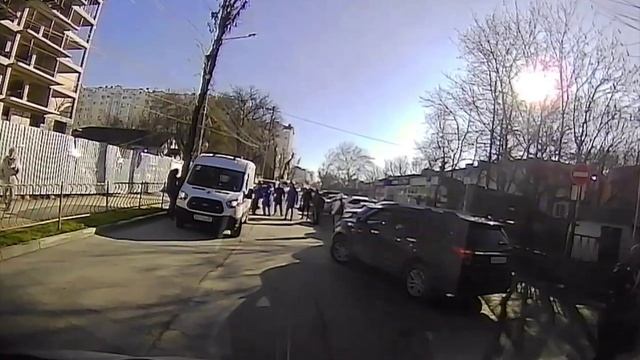 Водитель иномарки жестоко избил фельдшера скорой помощи в Симферополе