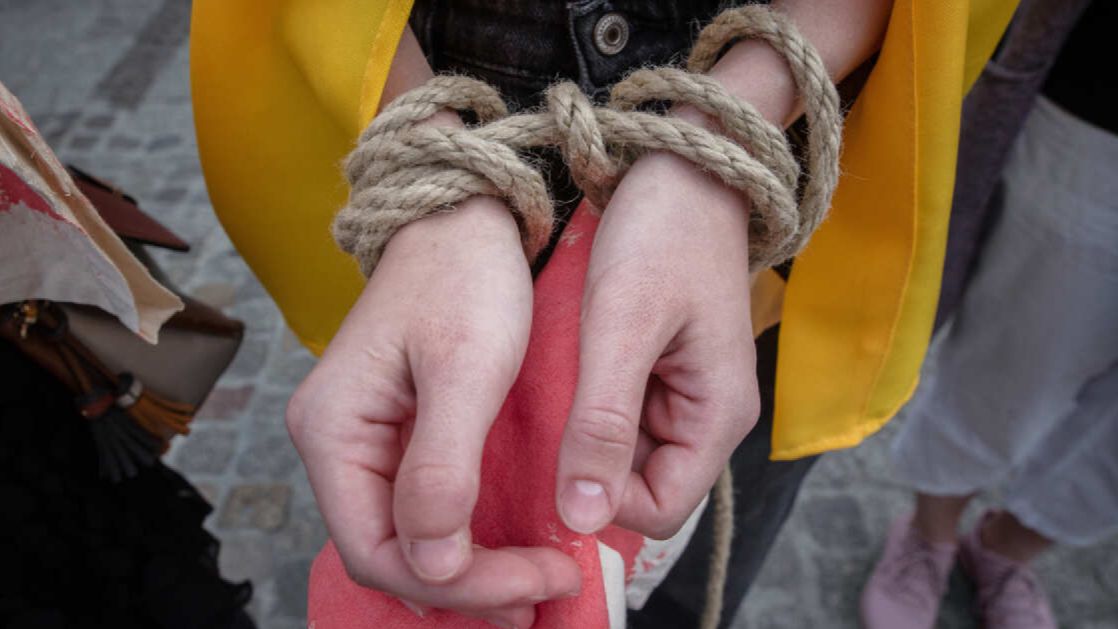 Мордовские вымогатели взяли в сообщницы школьницу, сделав ее наложницей