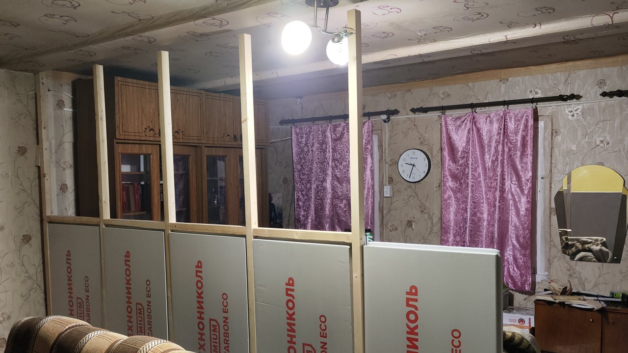 Первый день постройки стены. Зима близко!