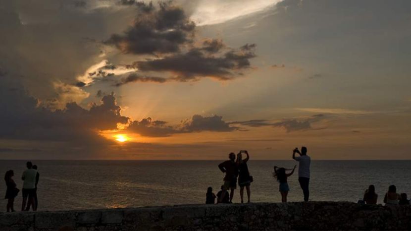 В посольстве РФ дали рекомендации россиянам на Кубе