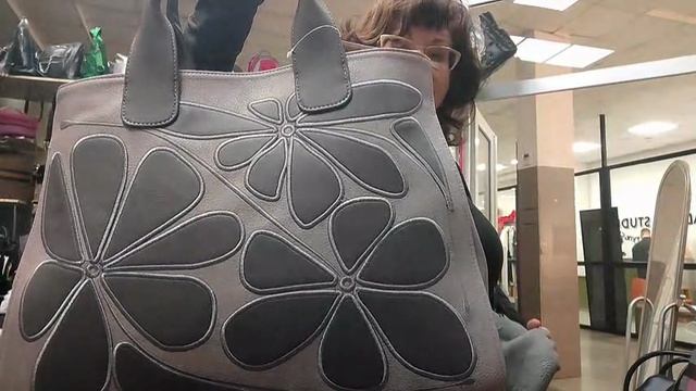 Ваш шопер... четыре варианта! Подарок сумочка поцелуйчик по волшебной цене 2000 рублей.