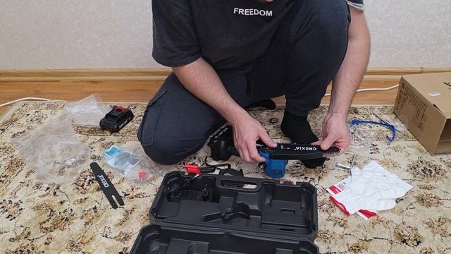 Пила аккумуляторная цепная садовая мини сучкорез электропила электрическая (6 + 8 дюймов, 2 цепи, 2