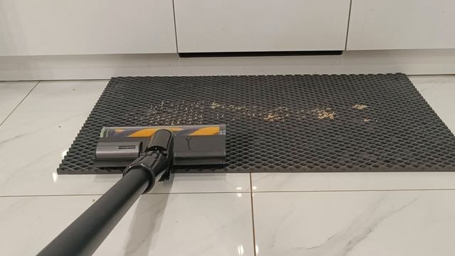 Уборка на Эва коврике пылесосом Dreame R20 Essential