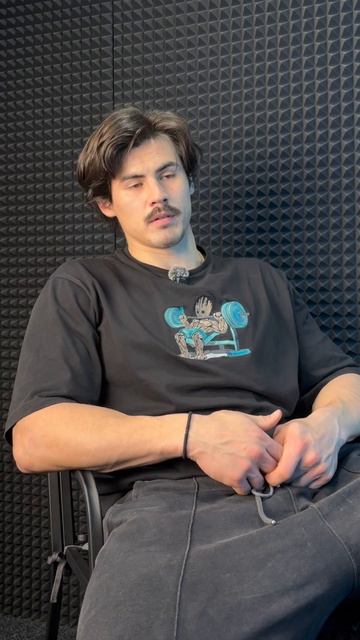 А ваш пахан над чем больше угорал?)