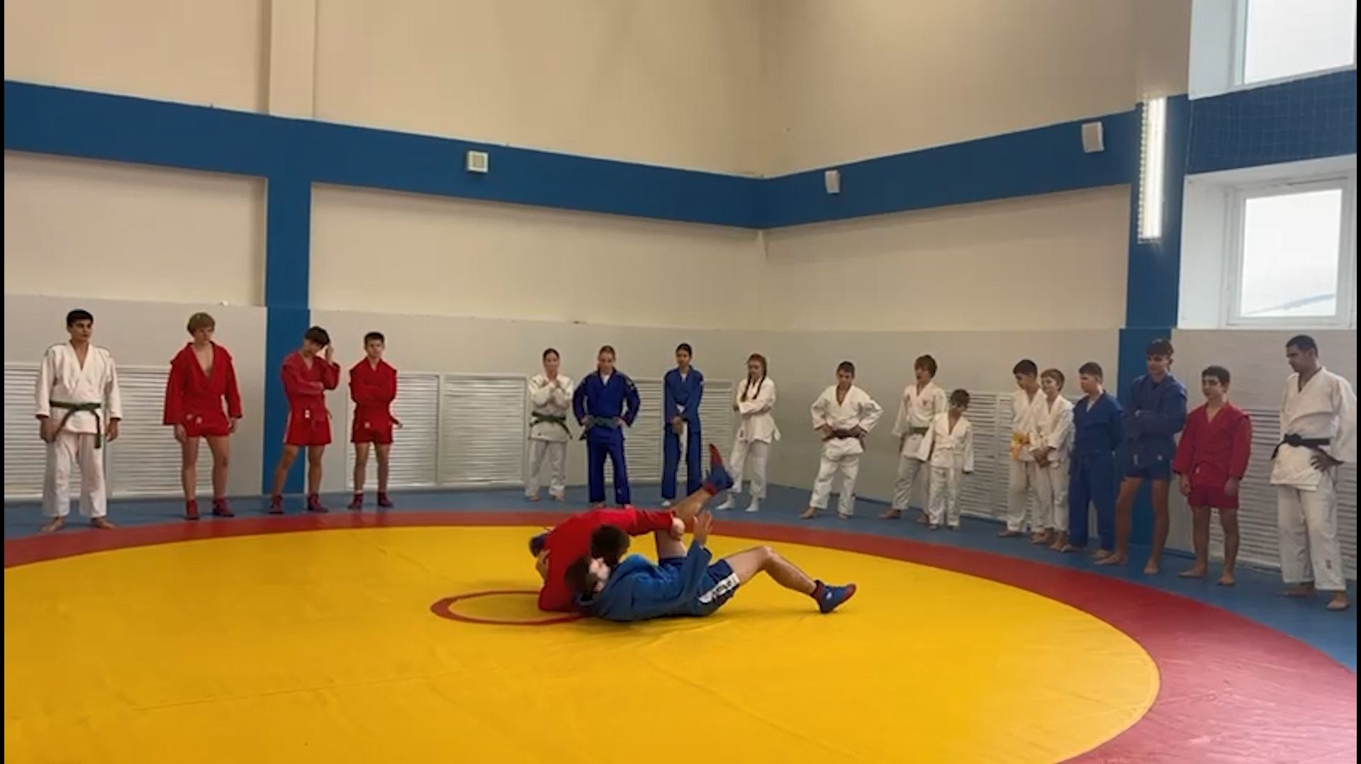 Паралимпийский призёр провел мастер-класс в 35 школе