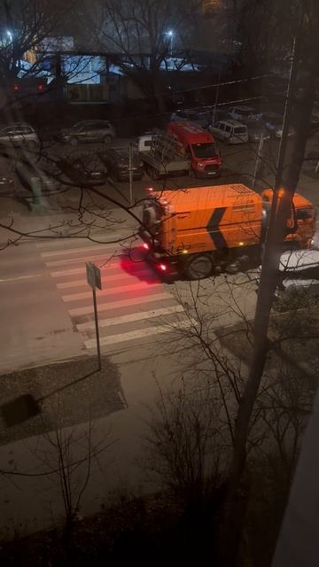 Коммунальщики жулики в Москве, проход коммунальной техники без выполнения функций, жуткий шум ночью.