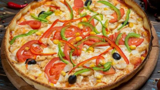 Вегетарианская пицца с овощами