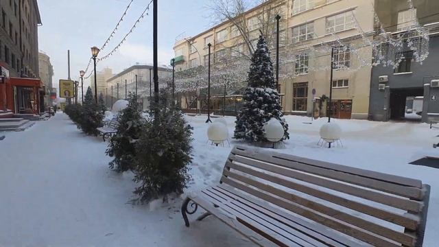 Kältewelle in Novosibirsk. Mit der warmen Winterkleidung kann man den Frost überleben. Sibirien