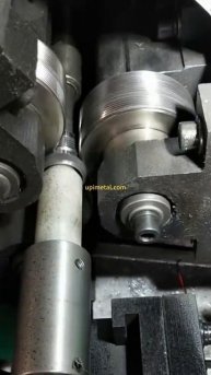 Автоматическое накатное резьбование внешней резьбы на трехвалковом резьбонакатном станке