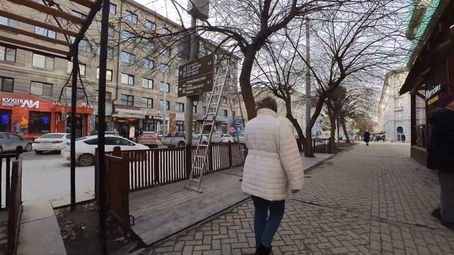 Nowosibirsk: ein herbstlicher Spaziergang am Lenin-Platz bei trübem Wetter | Leben in Sibirien