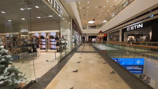 Die Lenin-Strasse wurde in die Fussgängerzone umgewandelt | Das Einkaufszentrum AURA in Nowosibirsk