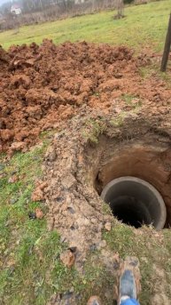 Монтаж колец в шахту колодца