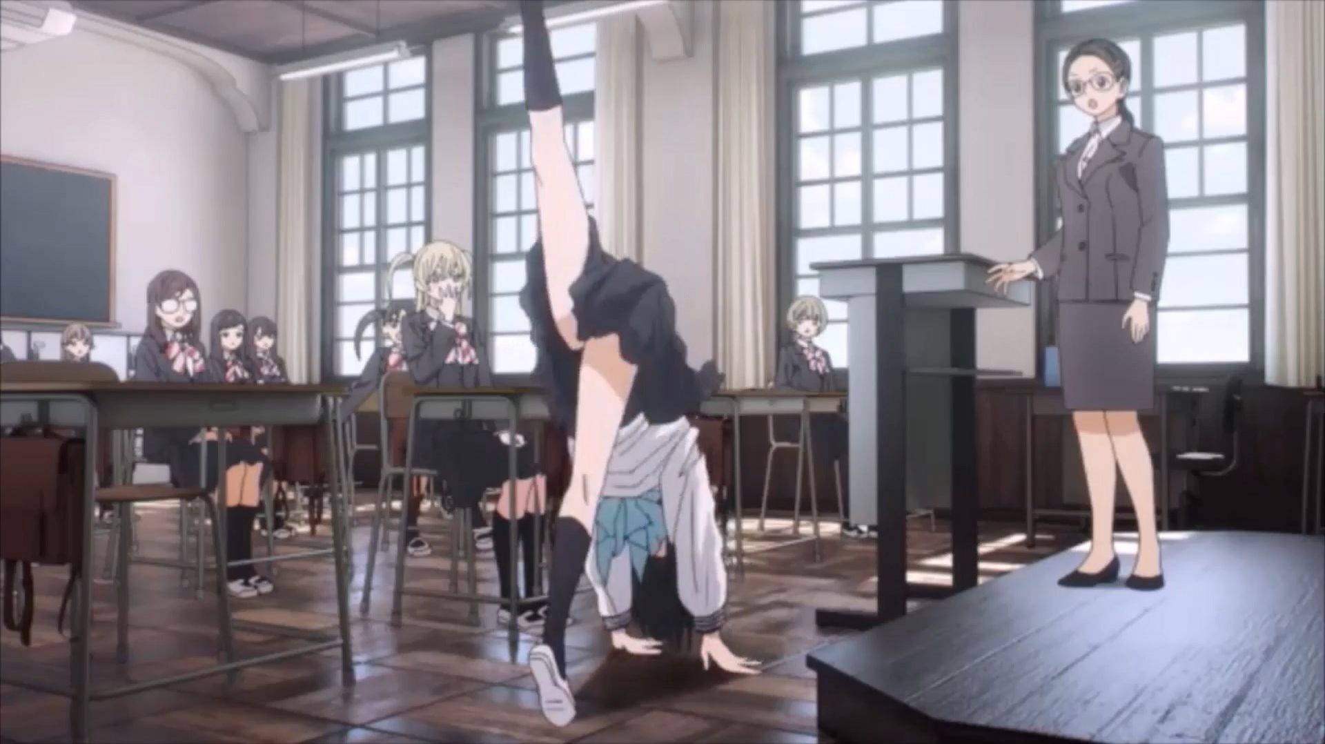 Юная тяночка засветила свои прелести под юбочкой всему классу) "Школьная Fорма Акэби"