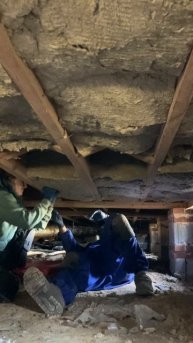 крепим утеплитель в подполье нашего американского дома. выходные иммигрантов