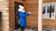 Elizaweta baut ein Holzhaus bei Nowosibirsk. Sie zeigt, was auf der Baustelle passiert | Russland