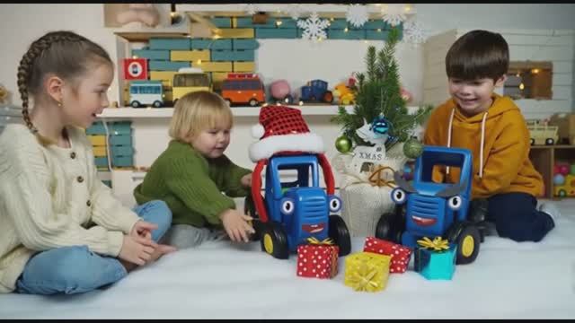 ДЕТСКАЯ ПЕСЕНКА ПО ПОЛЯМ СИНИЙ ТРАКТОР КАТАЕТ ДЕТЕЙ. ДЛЯ САМЫХ МАЛЕНЬКИХ