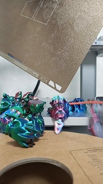 3Д печать ящерок на брелки к новому 2026 году