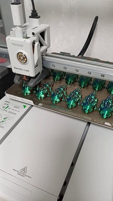 Процесс печати брелков на 3Д принтере Bambu Lab A1