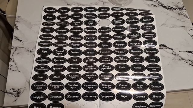 Решила разобрать в шкафу с бакалеей, иногда лучше просто ничего не трогать🙈🤣