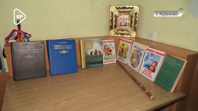 В Курахово детям передали планшеты от Гумштаба при Генеральном совете Единой России