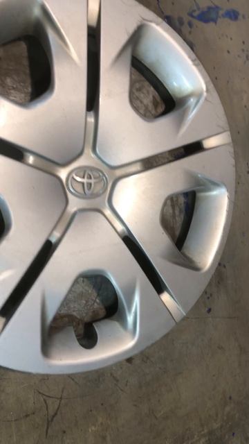 Колпак б/у R16 оригинальный Toyota