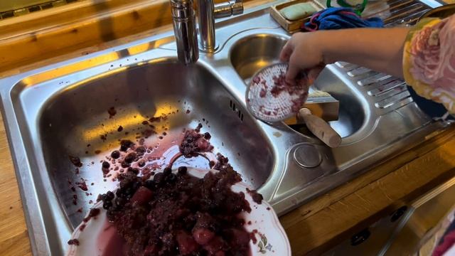 270. Как забрали детей из семьи в Великобритании, аглийский юмор. Убираю в кухне.