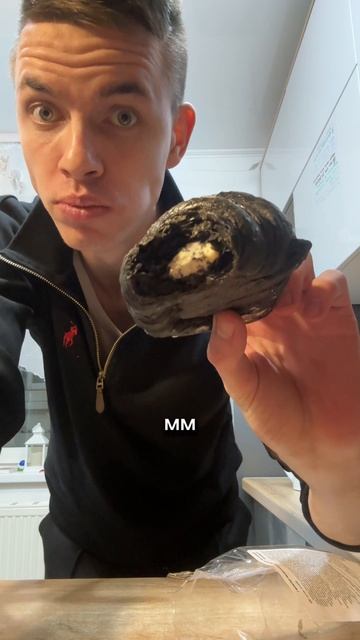 Рискнули бы попробовать такой круассан?