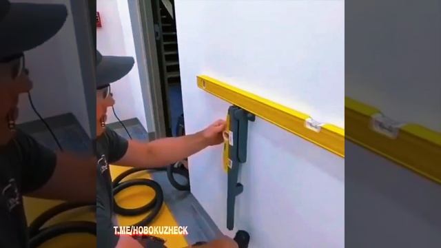 Установка кронштейна для складного столика.
🛠