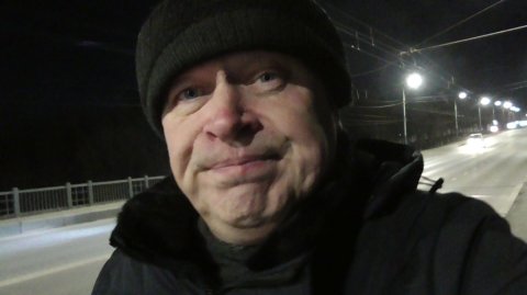 Я иду по мосту. Я снял видео про луну. Луна в небе