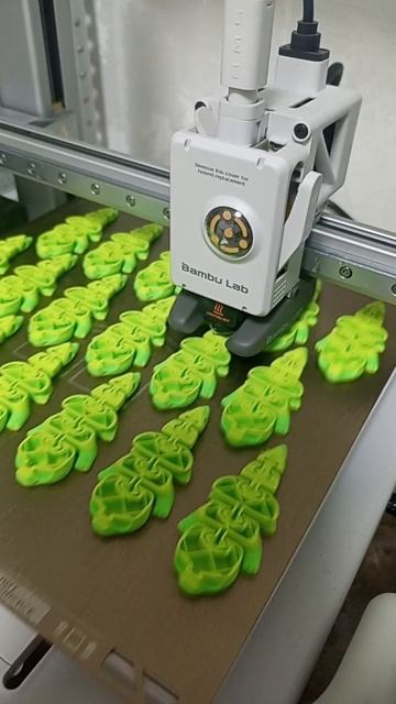 Процесс печати ящерки на 3Д принтере