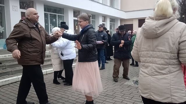 Лейся музыка....... 07.12.25 Гомель парк Луначарского 🥰💫