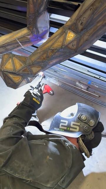 Полигональная скульптура сабаки