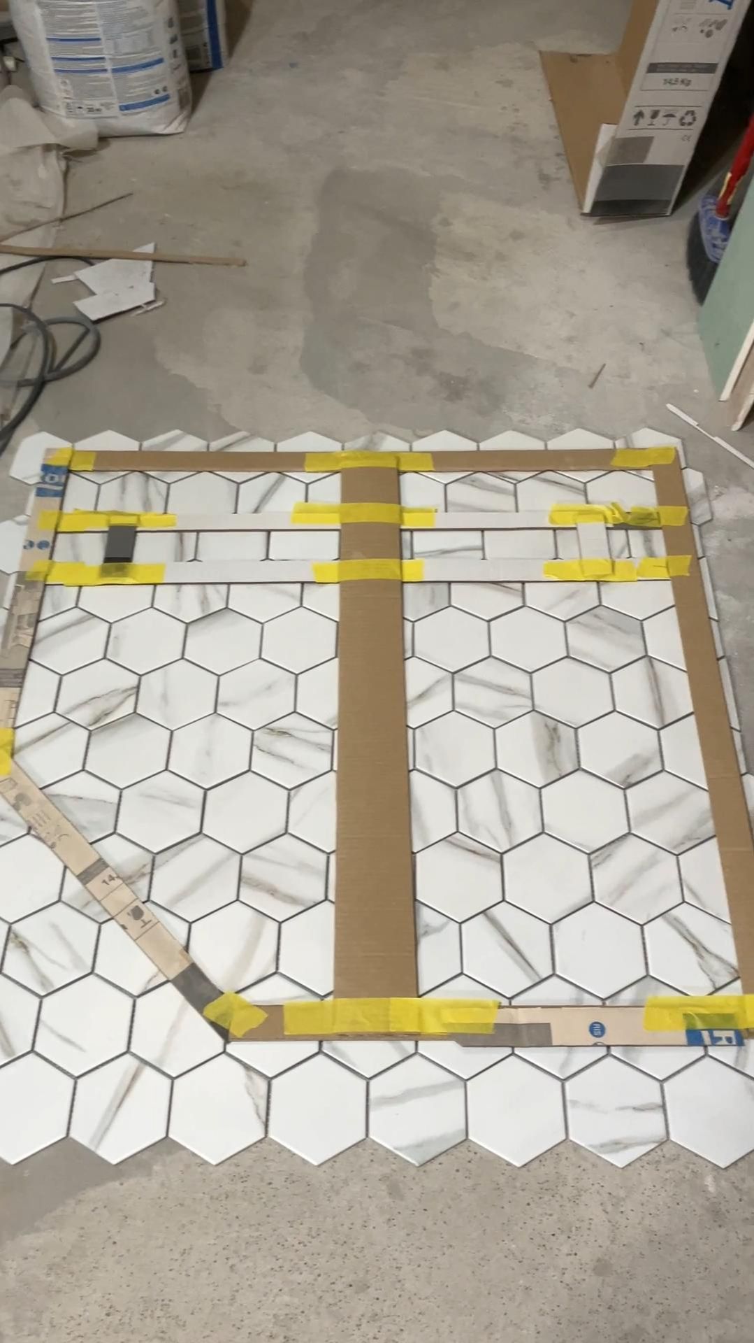 ✅ Душевой угол. Раскрой мозаики без шаблона ну никак не обойтись.