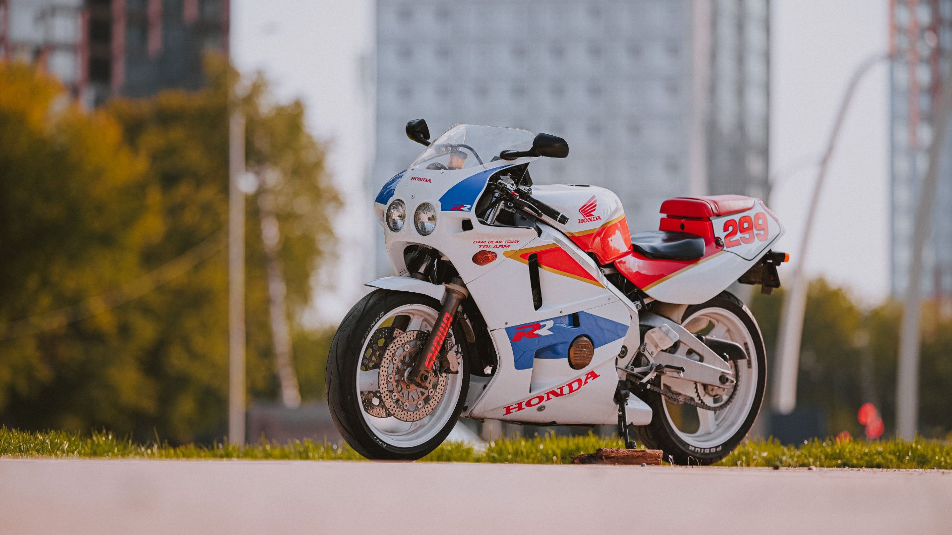 Мотодневник Honda CBR400RR NC23 снятие пластика пошагово