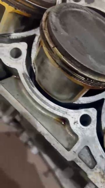 Задиры на поршнях G4KE