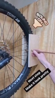 Простой и удобный способ крепления для хранения велосипеда.