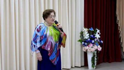 Ансамбль " Радуга" в в гостях у жителей поселка Железнодорожный .