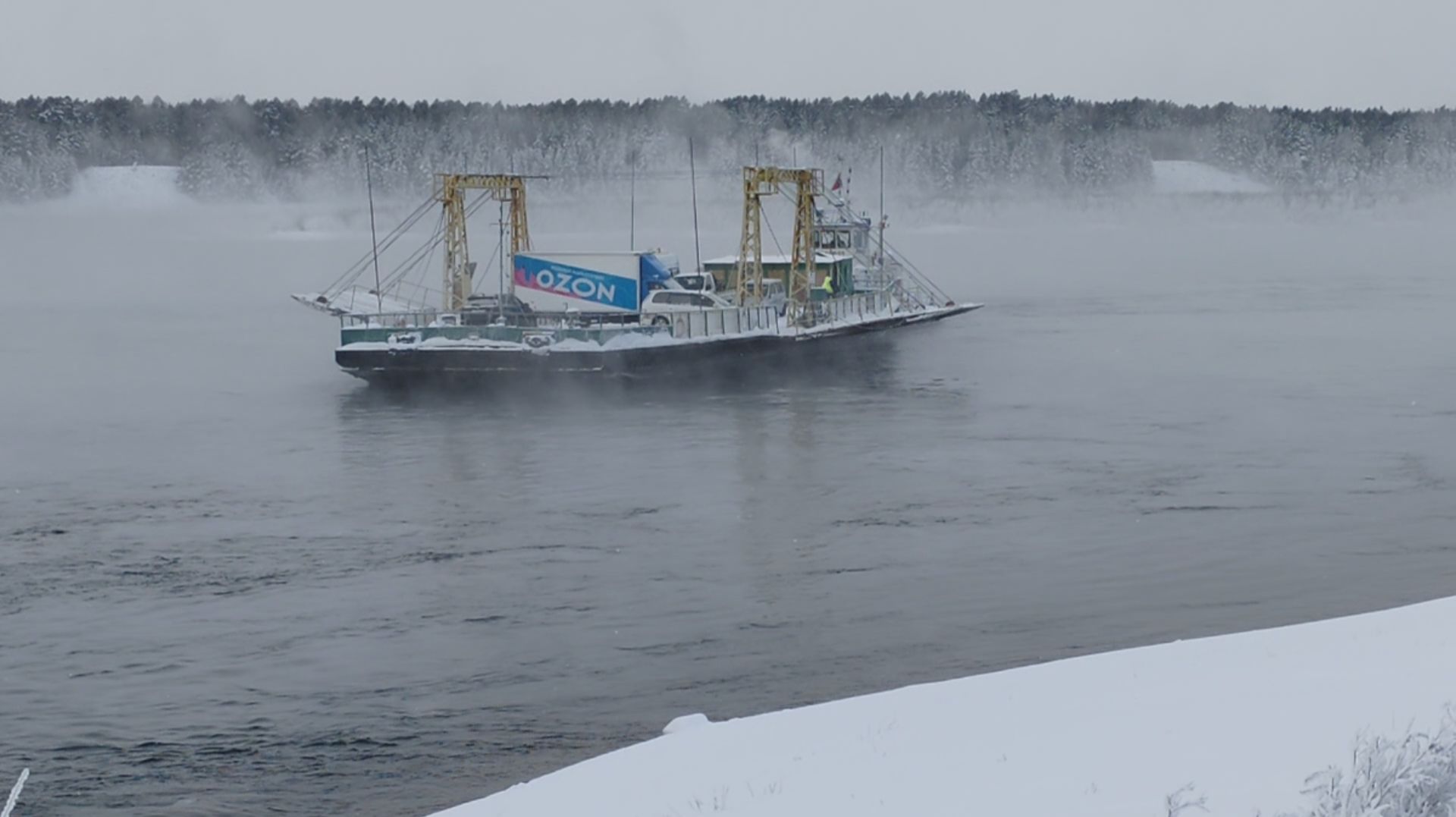 Мороз, ПАРОМ плохо ходит. Магазин как в городе.