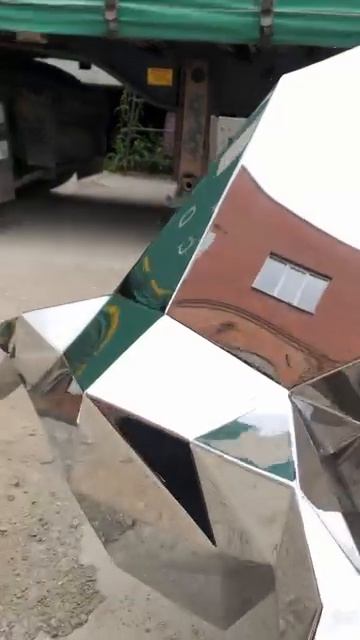 Полигональная скульптура быка