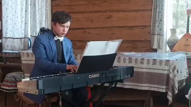 "Мы желаем счастье Вам"
играет Матвей Петров.