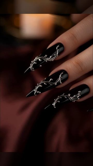 Gothic Style: Дизайн ногтей стилет с декором