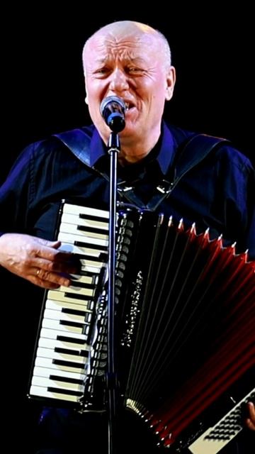 Зритель в восторге от любимого артиста!