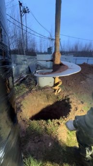 А вот и вода 💦 в будущем колодце